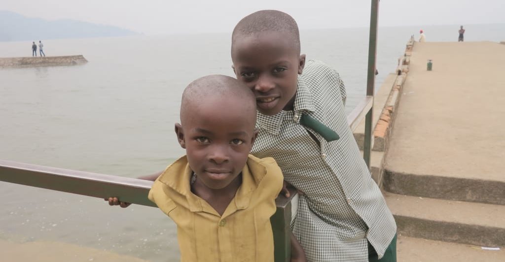 Kinder in Karomgi am Lake Kivi un Ruanda