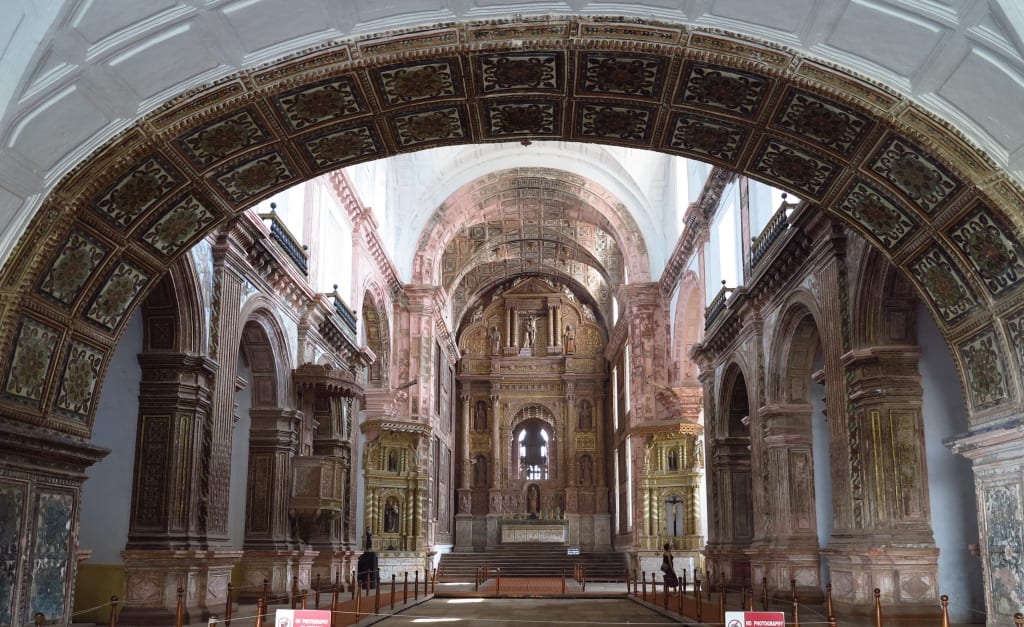 Innenraum einer Kirche in Goa Velha