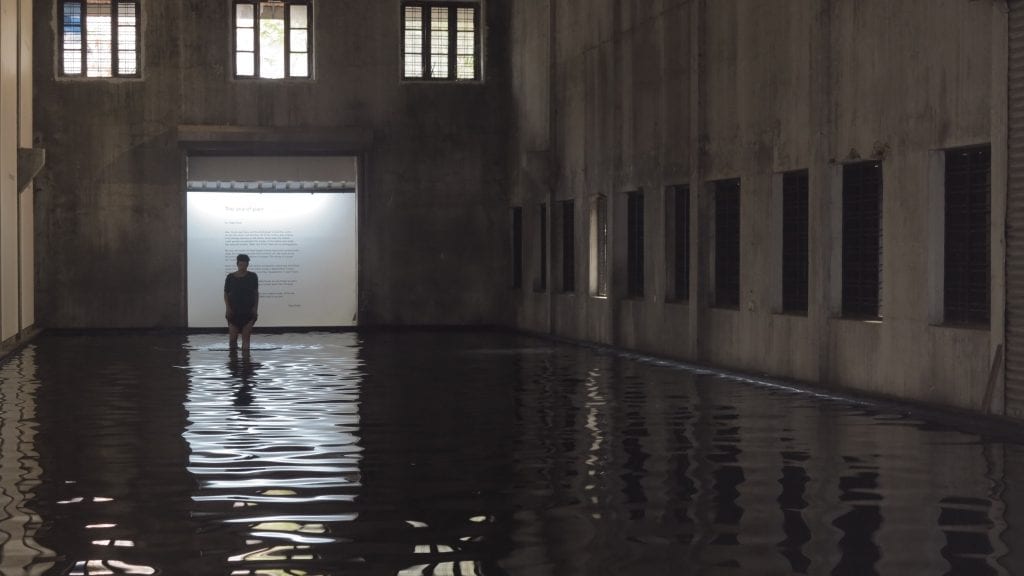 Installation Sea of Pain von Raúl Zurita während der Kunstbiennale in Kochi/Indien
