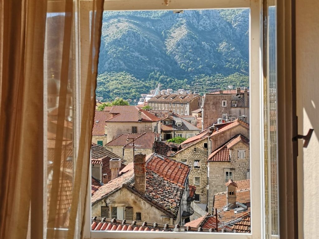 Panoramablick über eine Stadt