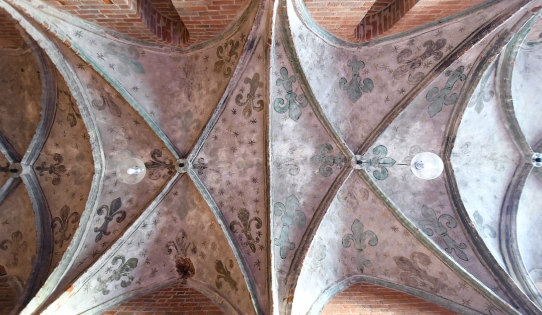 Kirchengewölbe mit Rippen