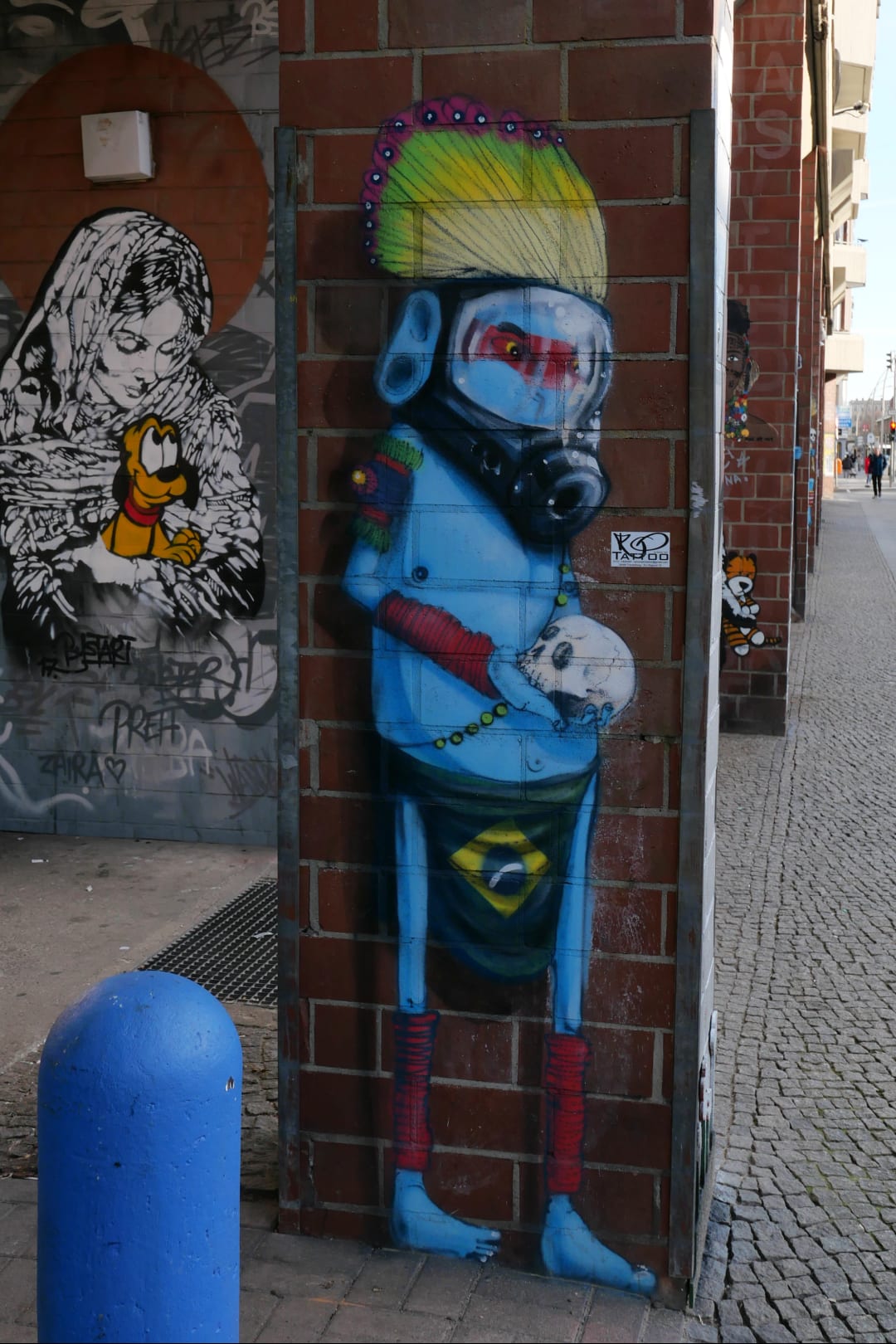Streetart blauer Indianer