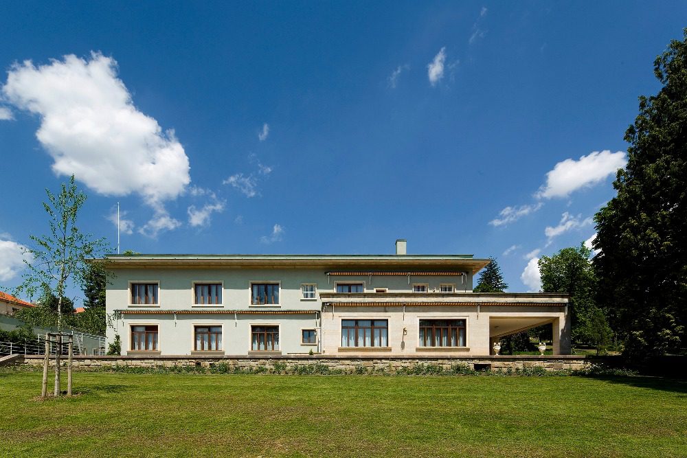 Villa mit Flachdach