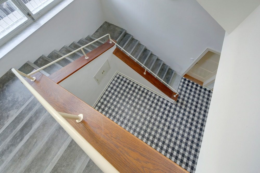Treppenhaus im funktionalistischen Stil
