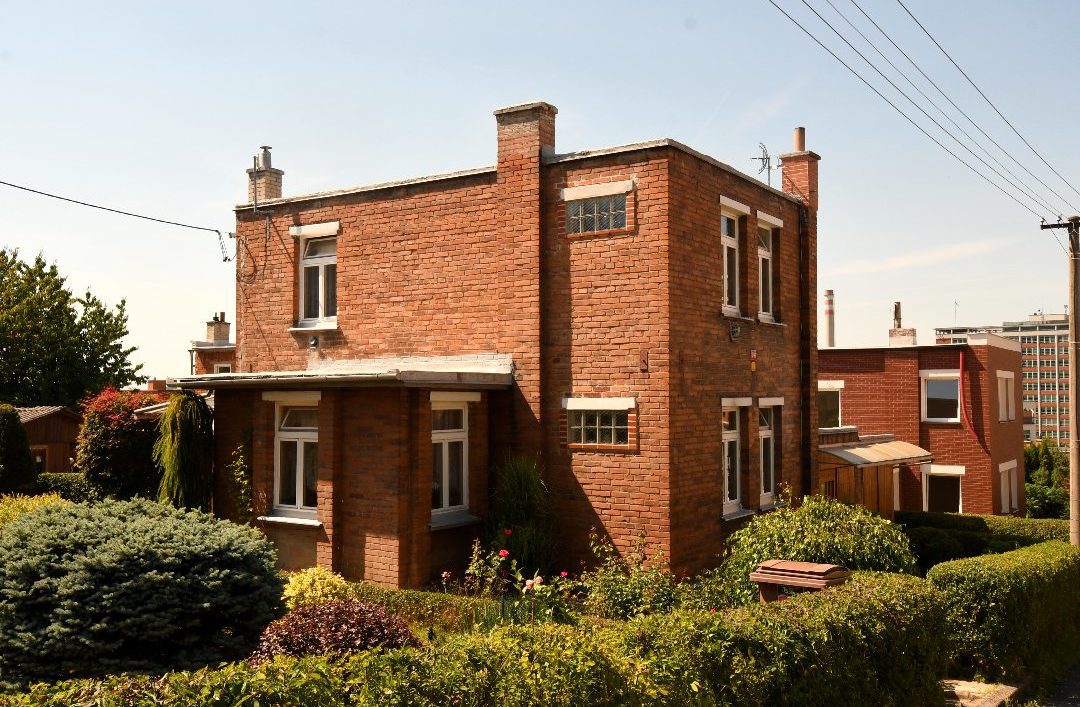Funktionalistisches Backsteinhaus in Zlín