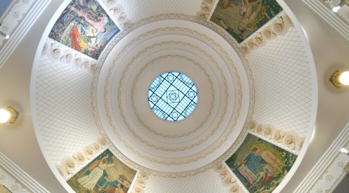 Salon der Republik: Architekturspaziergang durch Hradec Králové
