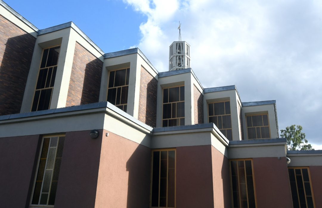 Moderne verschachtelte Kirche