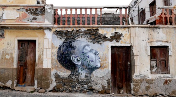 Street Art Kapverden: Wandkunst auf den Wanderinseln Mural eines schwarzen Frauenkopfs