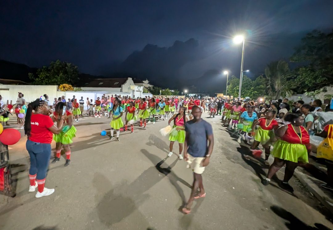 Karneval in einem tropischen Land nachts